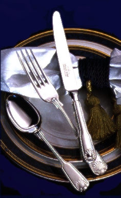 華やかさと暖かさ。 テーブルに銀の輝きをハイラムワイルド洋白製品 （画像86KB)